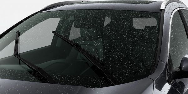 2020 Honda CR-V Windshield with Rain on the Glass with Rain Sensing Windshield Wipers