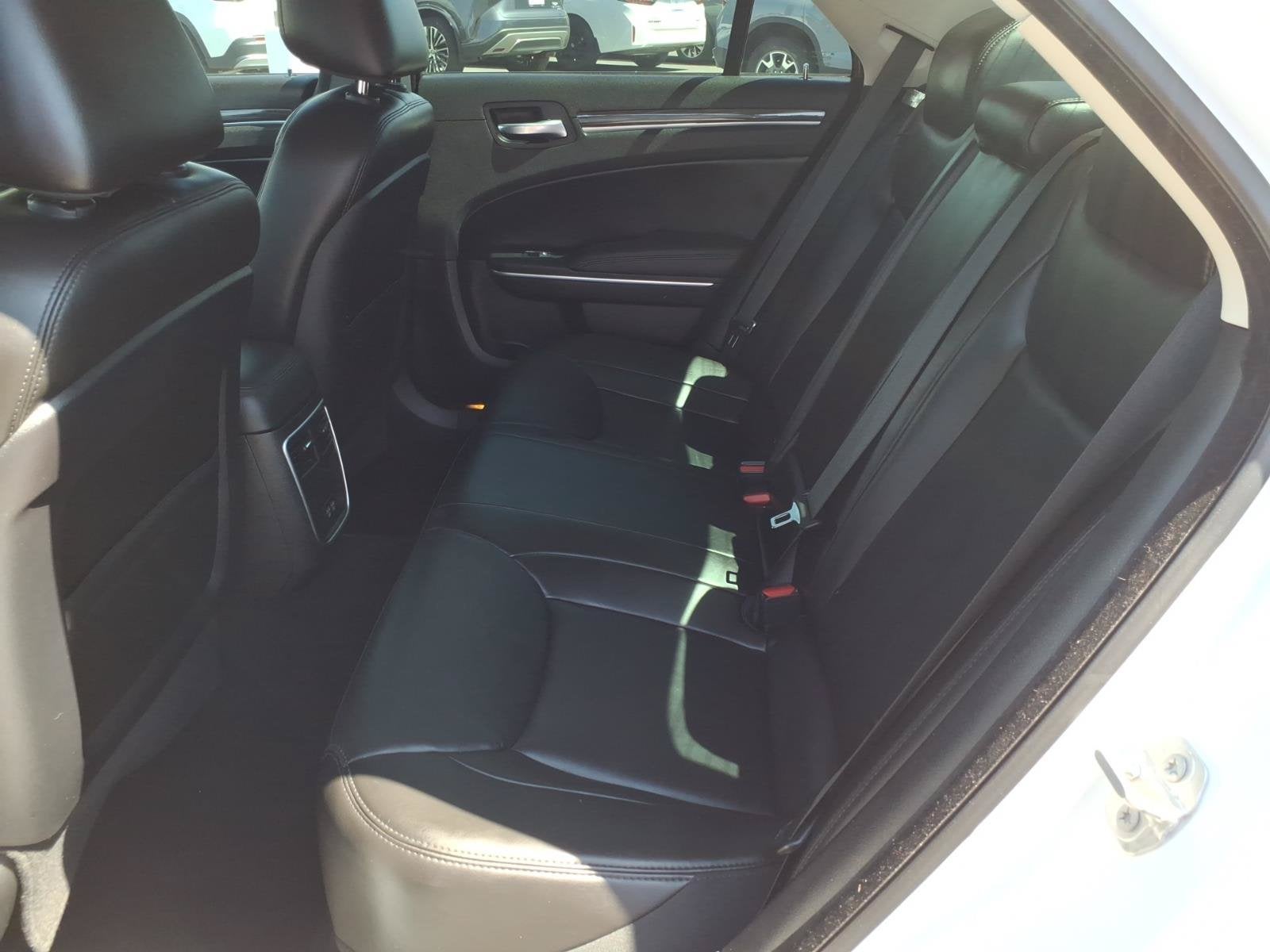 2022 Chrysler 300 Touring L