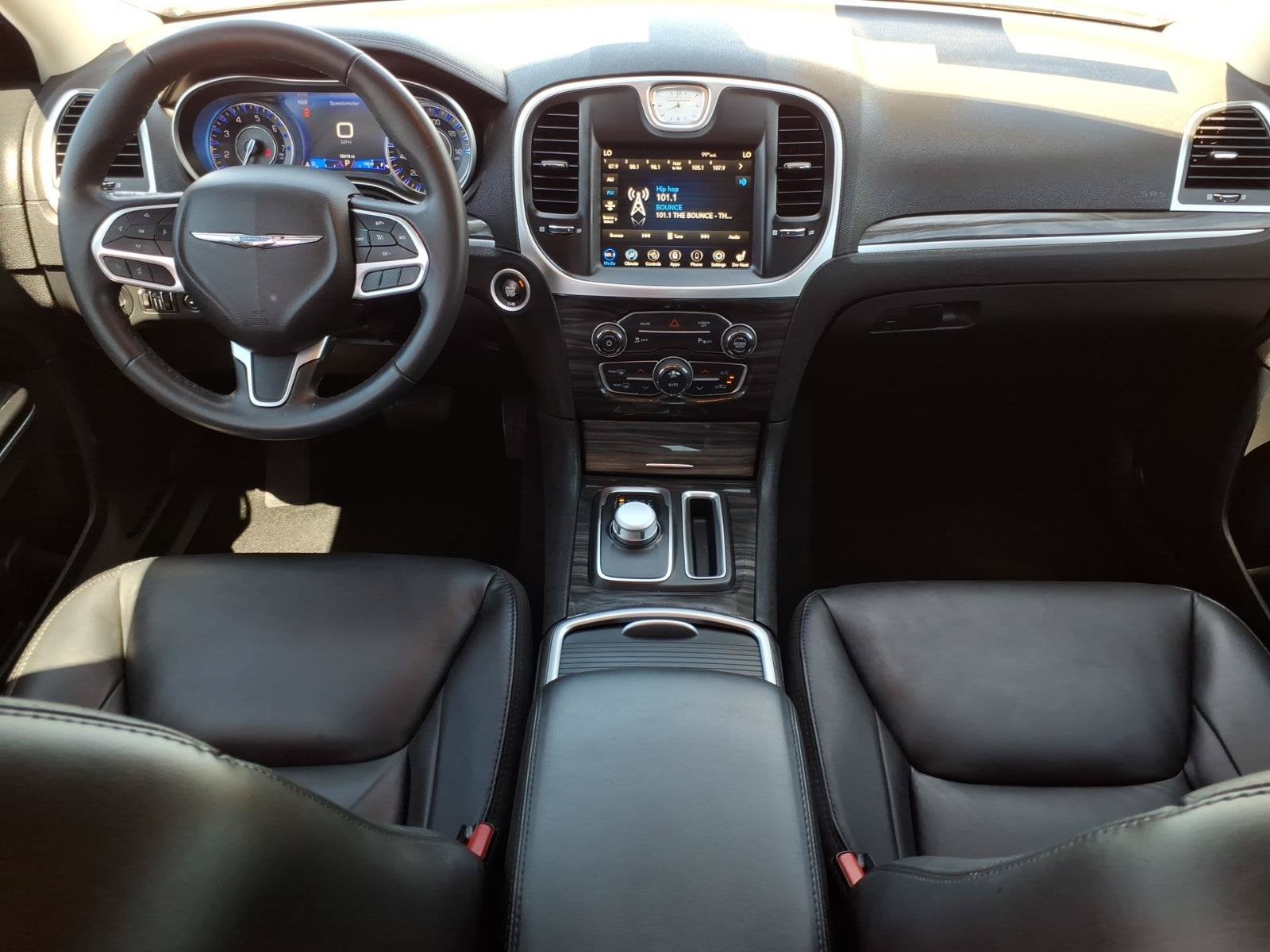 2022 Chrysler 300 Touring L