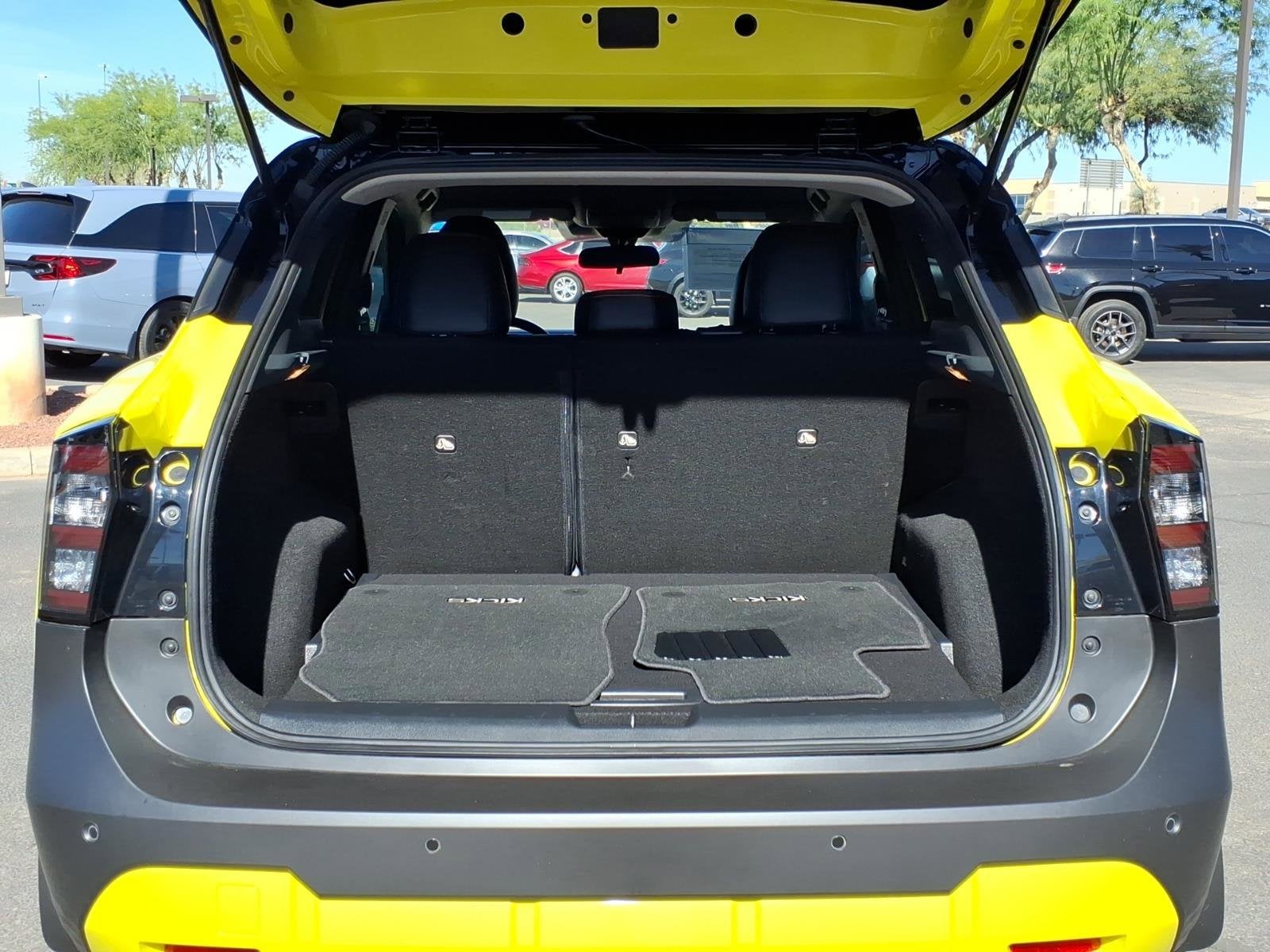 2025 Nissan Kicks SR