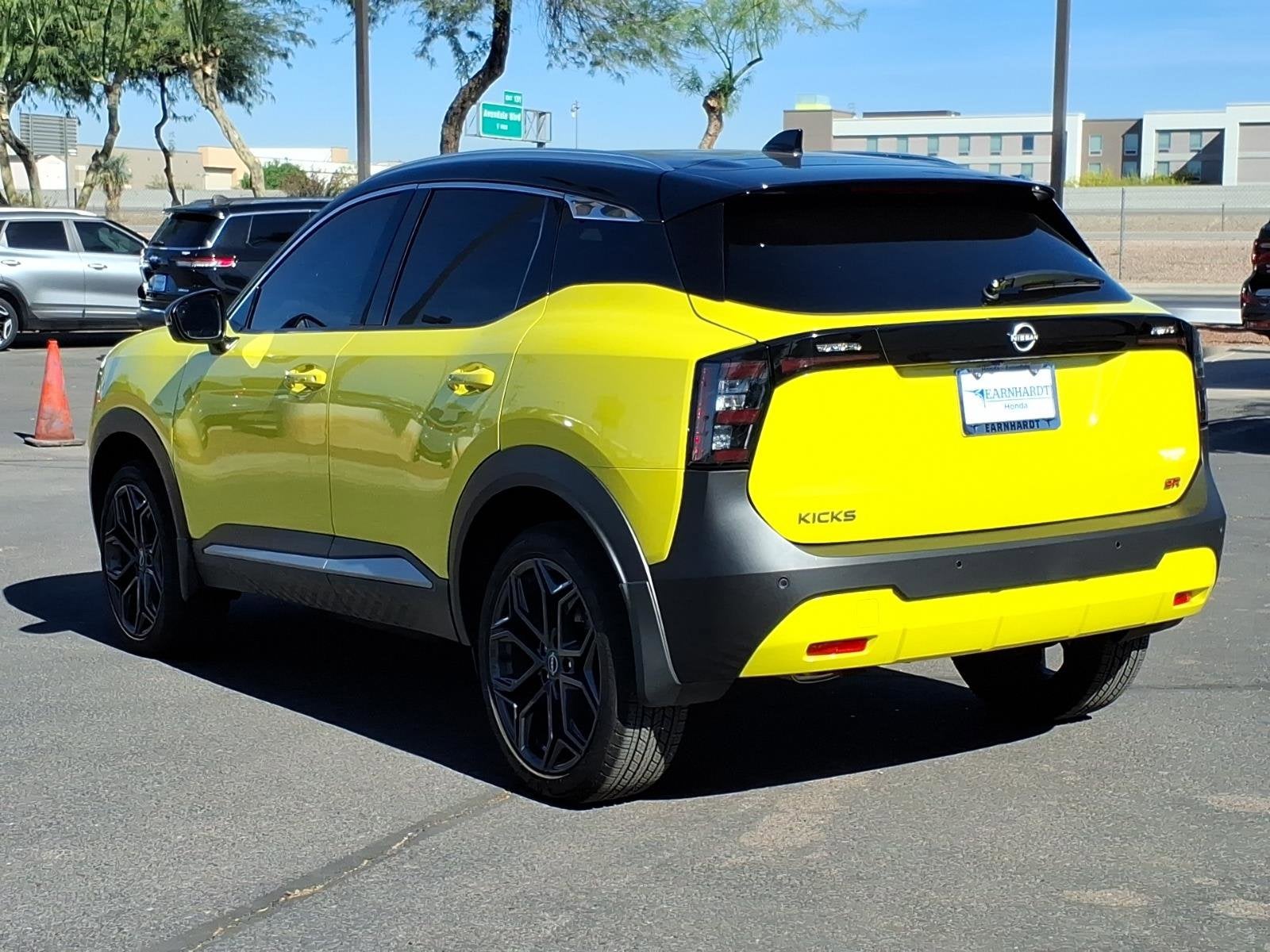 2025 Nissan Kicks SR