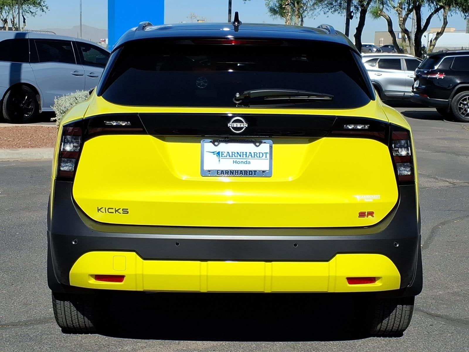 2025 Nissan Kicks SR