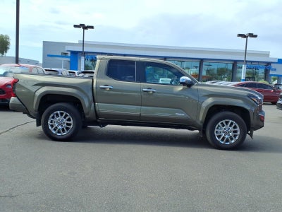 2025 Toyota Tacoma 4WD SR5