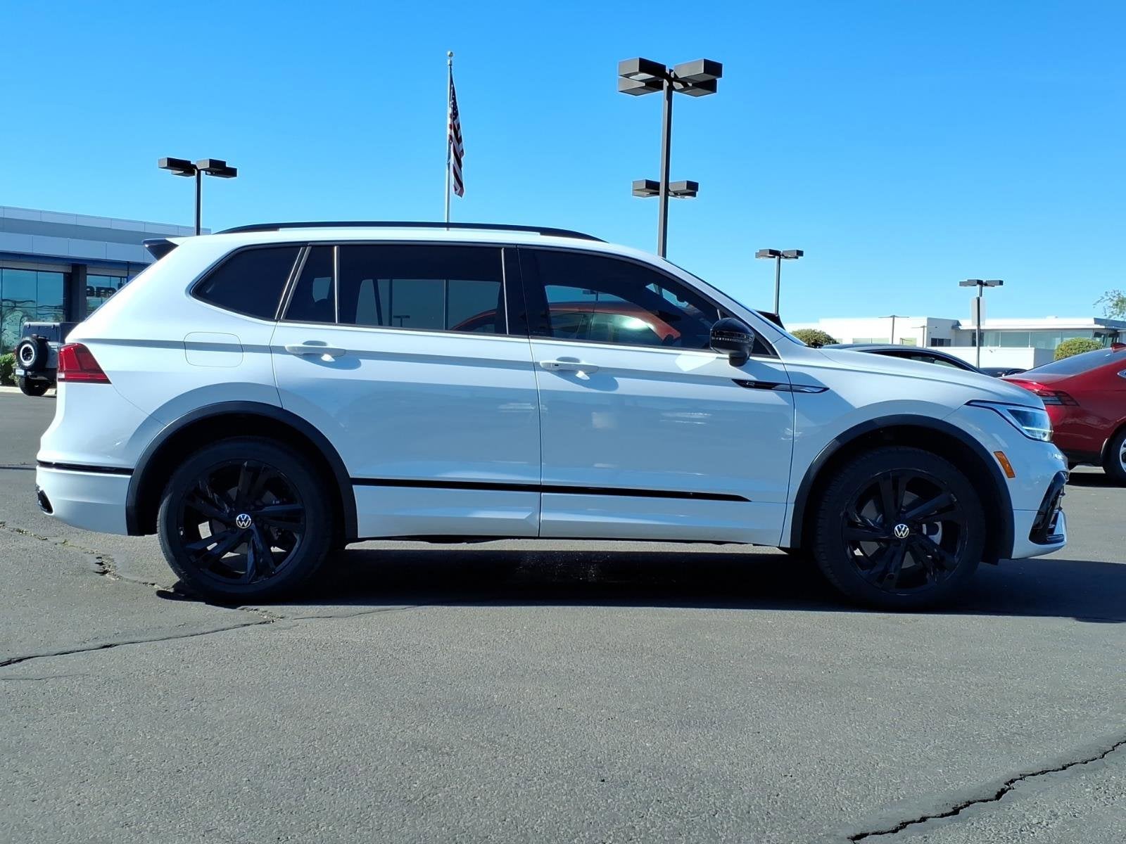 2023 Volkswagen Tiguan SE R-Line Black