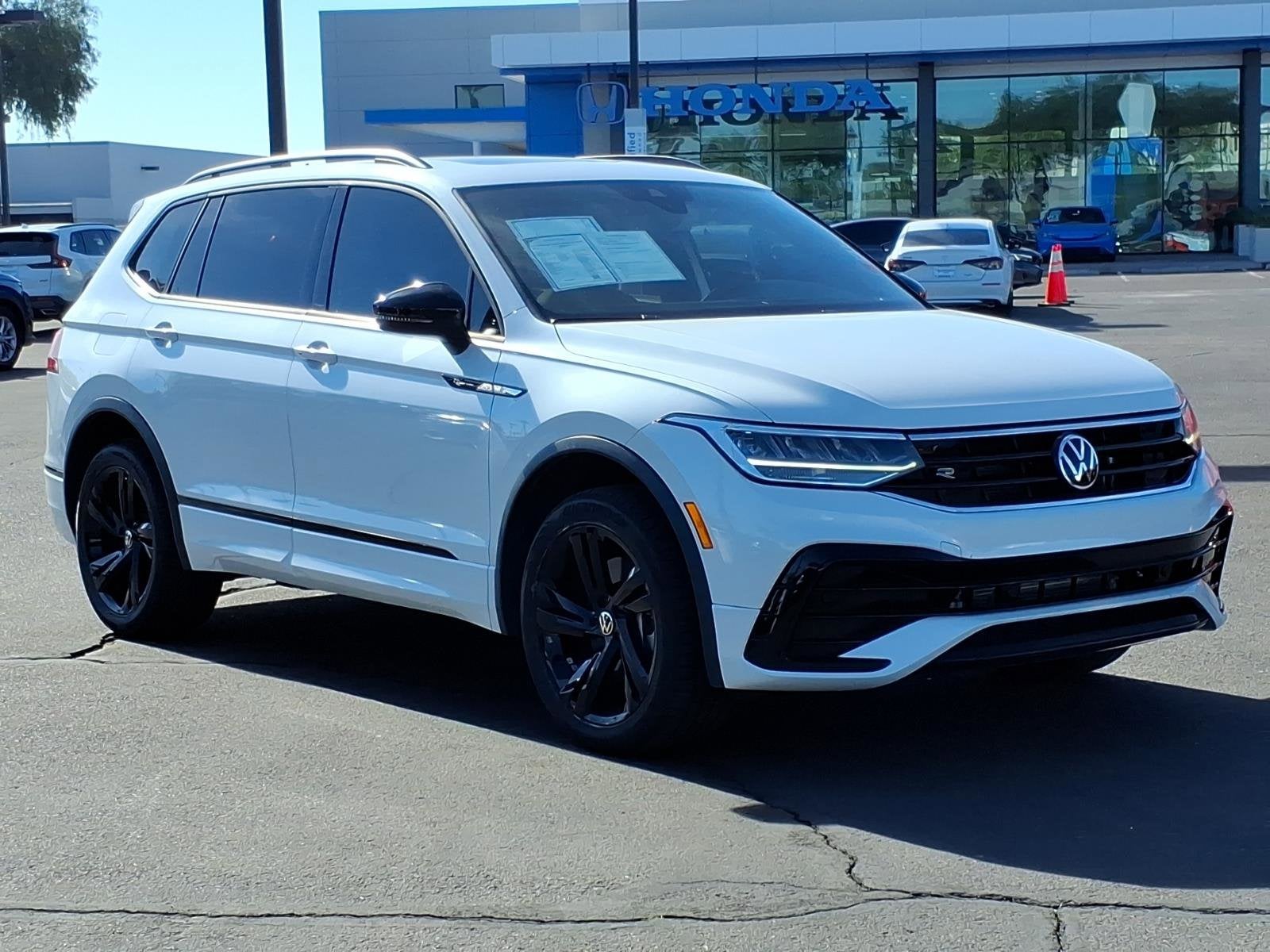 2023 Volkswagen Tiguan SE R-Line Black