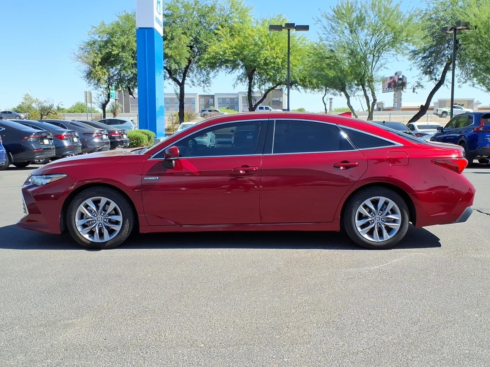 2021 Toyota Avalon Hybrid XLE
