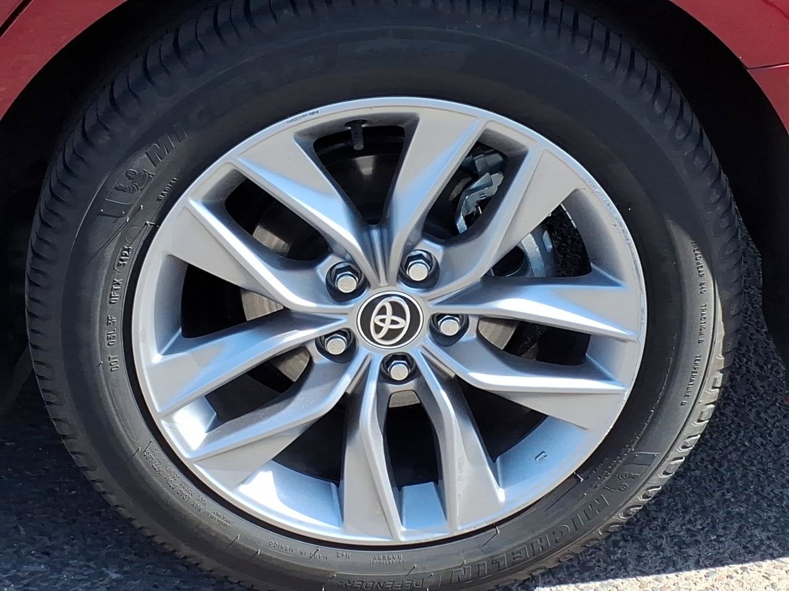 2021 Toyota Avalon Hybrid XLE
