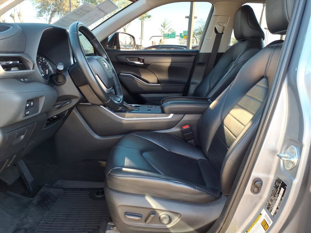 2023 Toyota Highlander Base