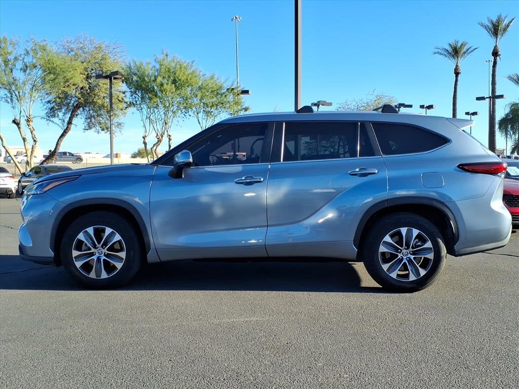 2023 Toyota Highlander Base