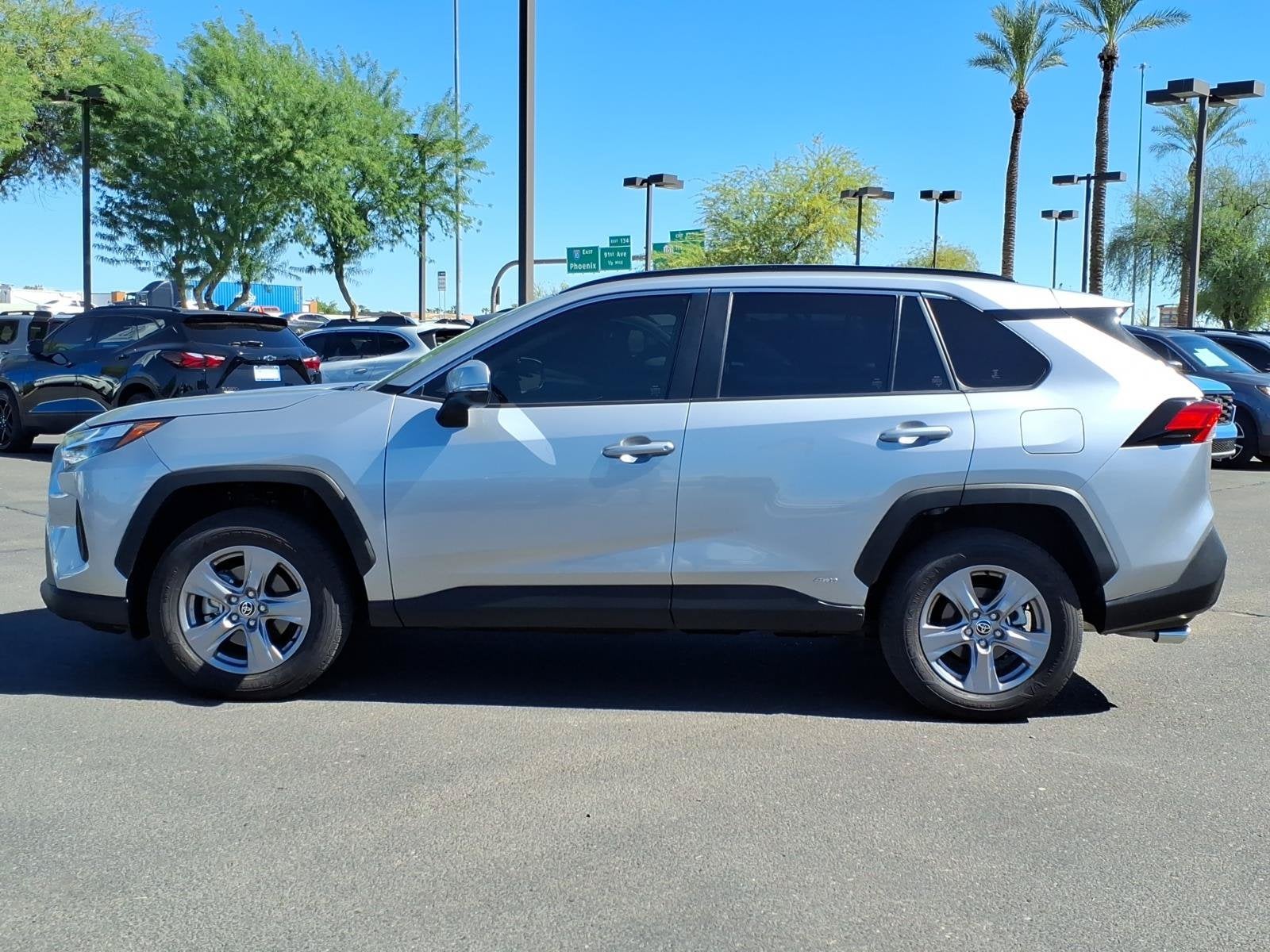 2025 Toyota RAV4 Hybrid XLE