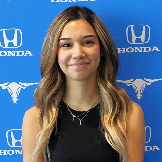 Yani Lozano, Internet Manager